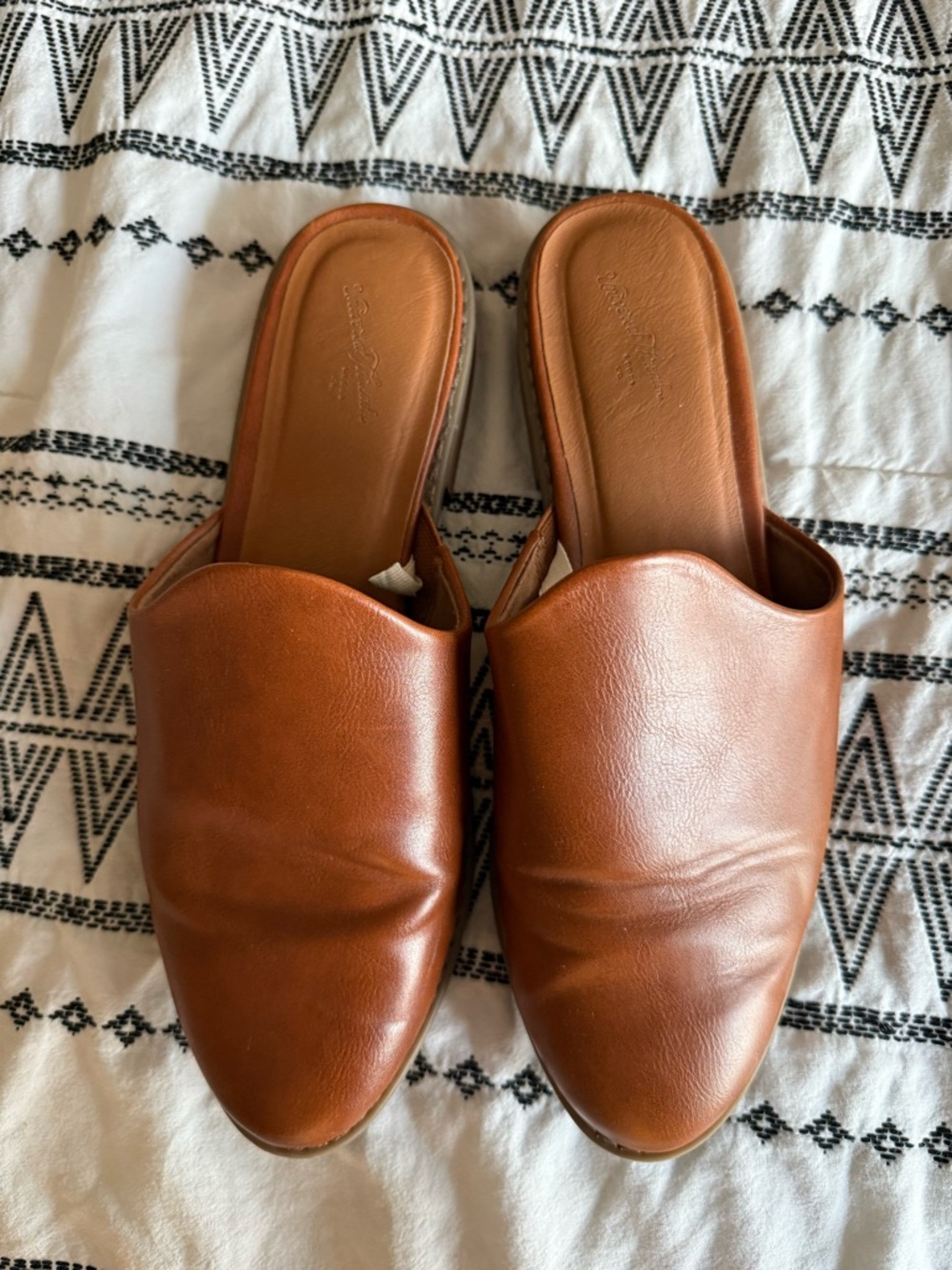 Universal Thread Tan/Brown Leather Slip-On Mules
